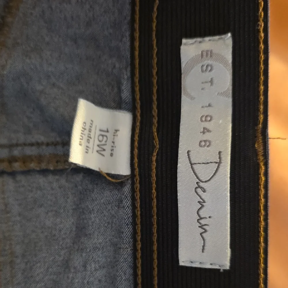 Classic Black Women's Jeans - Picture 2 of 2